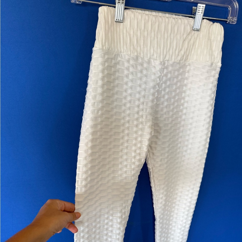 Elegant White Textured Women's Leggings